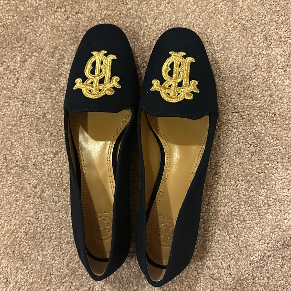 Brand new Tory Burch loafer size 8, color navy